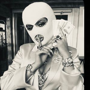 Meet your Posher, Desiree